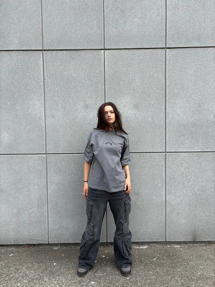 Anthracite gray logo tee